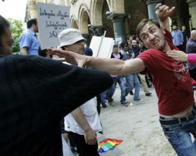 Во время гей-акции в Тбилиси пострадали около 30 человек