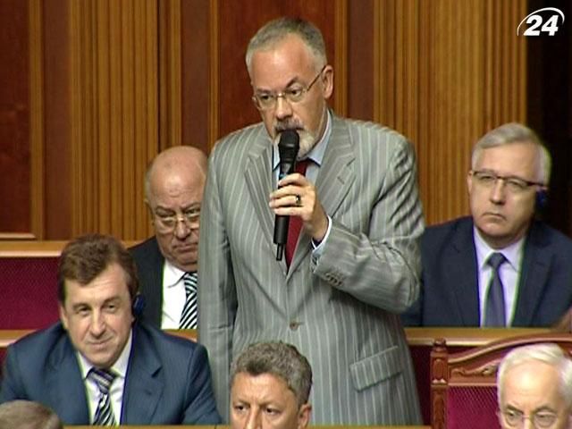 Табачник попросил оппозицию не вербовать студентов Табачник попросил оппозицию не вербовать студентов