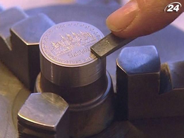 Как изготавливают неподдельные монеты евро (Видео)