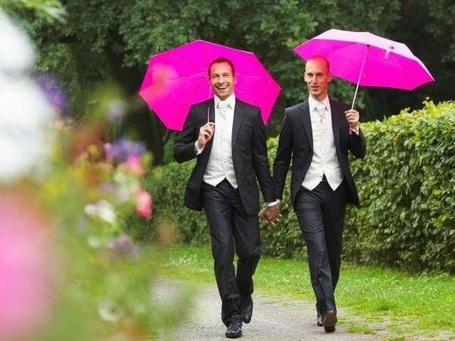 Во Франции же узаконили однополые браки