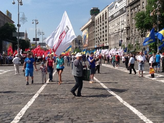 У Києві вже зібралося близько 1000 активістів і прихильників опозиції (Фото. Відео) У Києві вже зібралося близько 1000 активістів і прихильників опозиції (Фото. Відео)
