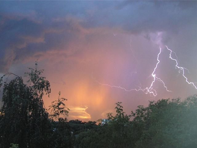 В Україні і надалі зберігається грозова погода В Україні і надалі зберігається грозова погода