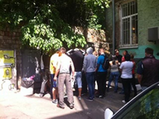 "Свобода": Група бандитів напала на учасників акції "Вставай, Україно!" (Відео) "Свобода": Група бандитів напала на учасників акції "Вставай, Україно!" (Відео)