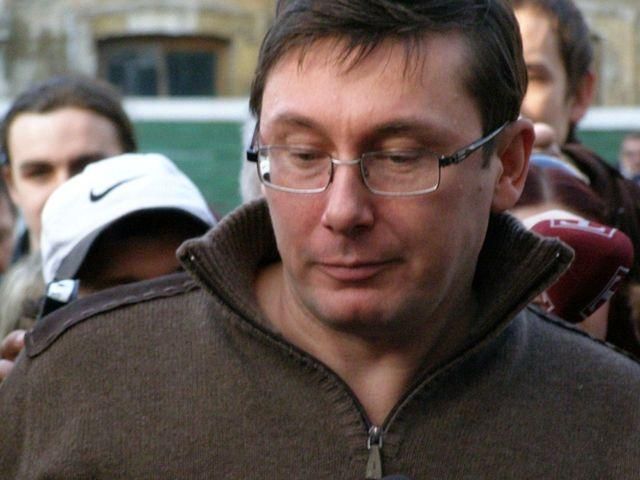 Луценко: "Вставай, Україно!" – ще не кінець Януковича Луценко: "Вставай, Україно!" – ще не кінець Януковича