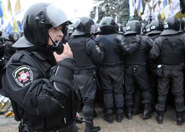 У Києві "Беркут" затримав активістів та зруйнував наметове містечко 