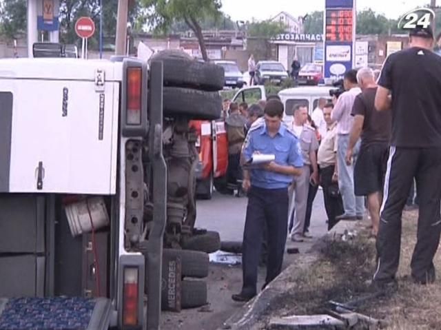 В Запорожье перевернулась маршрутка: 1 человек погиб