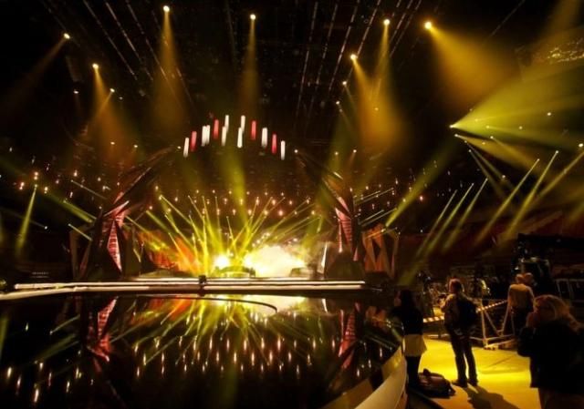 На сцене "Евровидения" выступила половина финалистов