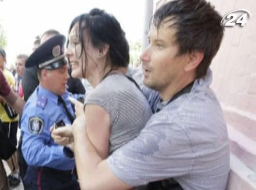 За побиття Сніцарчук відкрите кримінальне провадження за статтею 125 За побиття Сніцарчук відкрите кримінальне провадження за статтею 125