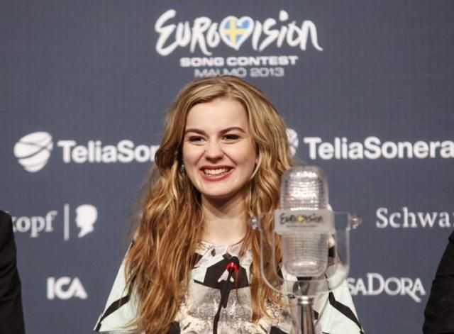 Победительница "Евровидения-2013" соврала, что является родственницей британской королевы Победительница "Евровидения-2013" соврала, что является родственницей британской королевы