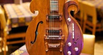 В США продали гитару The Beatles за 408 тысяч долларов