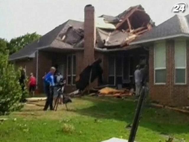 Над трьома штатами пронеслися потужні торнадо (Відео) Над трьома штатами пронеслися потужні торнадо (Відео)