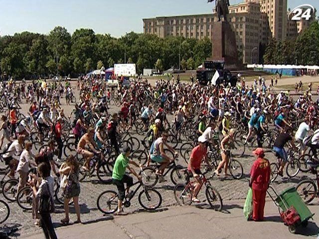 Велосипедисты Харькова привлекали внимание к инфраструктуре города (Видео)