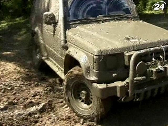 В угорському селі відбувся щорічний фестиваль позашляховиків (Відео) В угорському селі відбувся щорічний фестиваль позашляховиків (Відео)