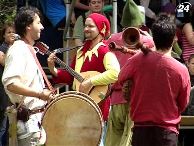 В Закарпатье провели фестиваль средневековья и массовый бой (Видео)