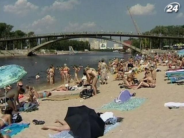 Киевские пляжи не могут принимать посетителей