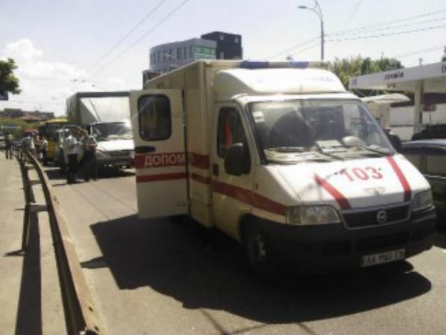 В Киеве произошло тройное ДТП (Фото) - 20 мая 2013 - Телеканал новин 24 В Киеве произошло тройное ДТП (Фото) - 20 мая 2013 - Телеканал новин 24