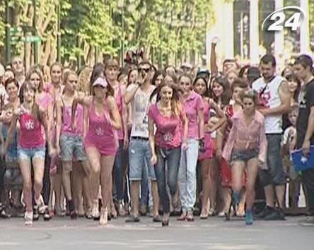 Харківчанки позмагались у бігу на підборах