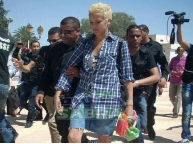 Активистку FEMEN снова задержали (Фото. Видео) Активистку FEMEN снова задержали (Фото. Видео)