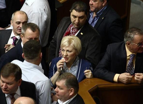 Доклад Захарченко спровоцировал в Раде схватку и возгласы "Отставка!"