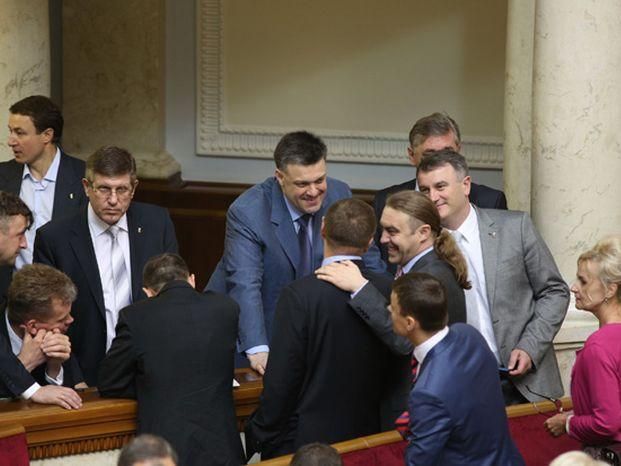 Со слов министра МВД Тягнибок понял, что его телефон прослушивают Со слов министра МВД Тягнибок понял, что его телефон прослушивают