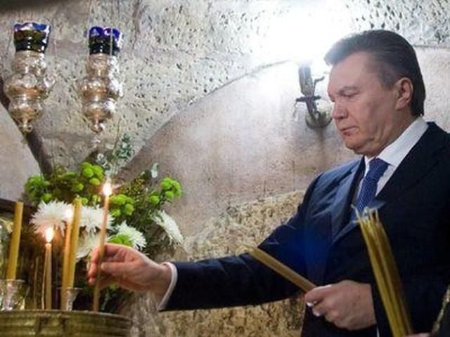 Янукович будет просить помощи у Бога, чтобы достроить объездную дорогу