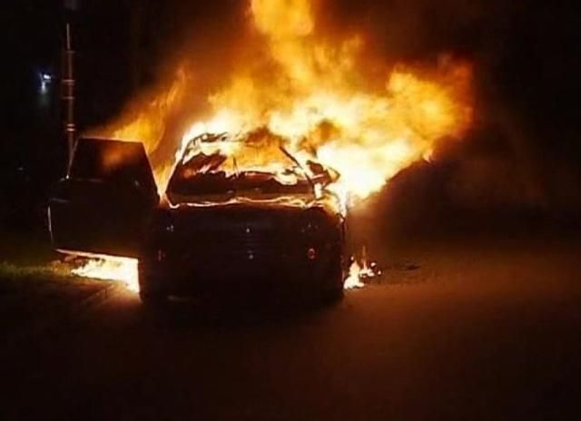 Безлад у Стокгольмі: за ніч згоріли ще понад 30 автомобілів (Відео)