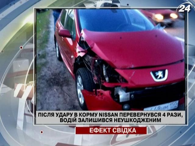 Після удару в корму Nissan чотири рази перевернувся (Відео)