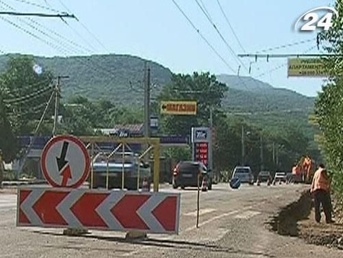 Українські дороги не ремонтуватимуть через погодні умови Українські дороги не ремонтуватимуть через погодні умови