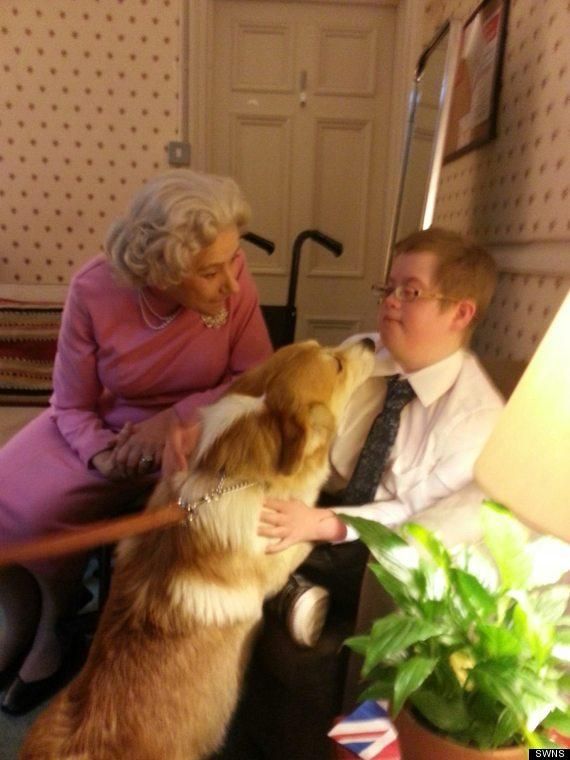 Хелен Миррен притворилась королевой, чтобы выполнить желание смертельнобольного ребенка Хелен Миррен притворилась королевой, чтобы выполнить желание смертельнобольного ребенка