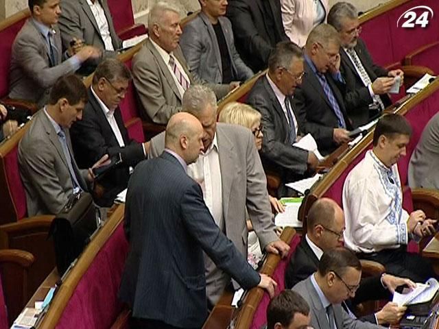 Опозиція вимагає створення комісії щодо побиття журналістів Опозиція вимагає створення комісії щодо побиття журналістів