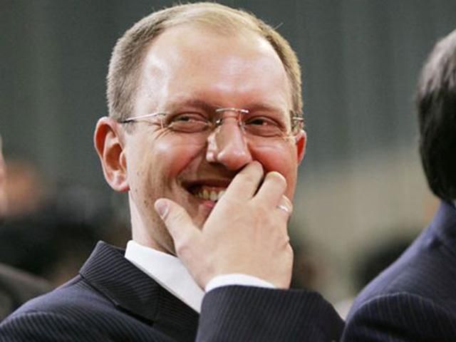 Яценюк: У Донецьку Партію регіонів не люблять більше, ніж на Західній Україні Яценюк: У Донецьку Партію регіонів не люблять більше, ніж на Західній Україні