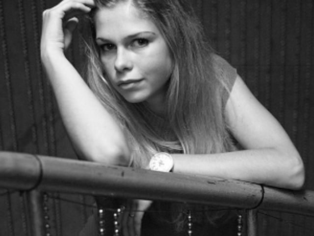 В Харькове похоронили 17-летнюю девушку, которую поджег знакомый В Харькове похоронили 17-летнюю девушку, которую поджег знакомый