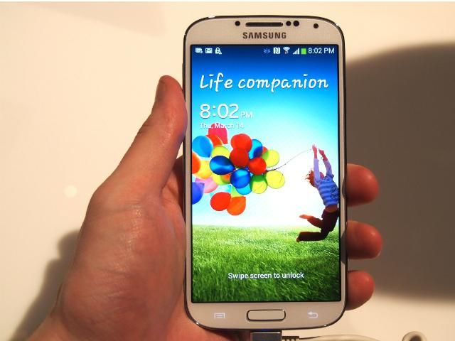 Щосекунди в світі продається чотири Galaxy S4