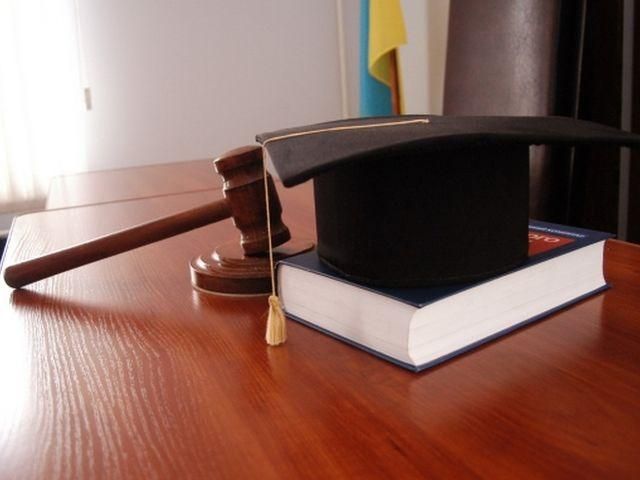 За порушення присяги Рада звільнила двох суддів