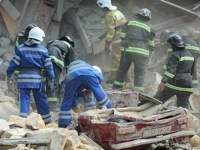 З-під обваленого в Одесі будинку врятували й жінку