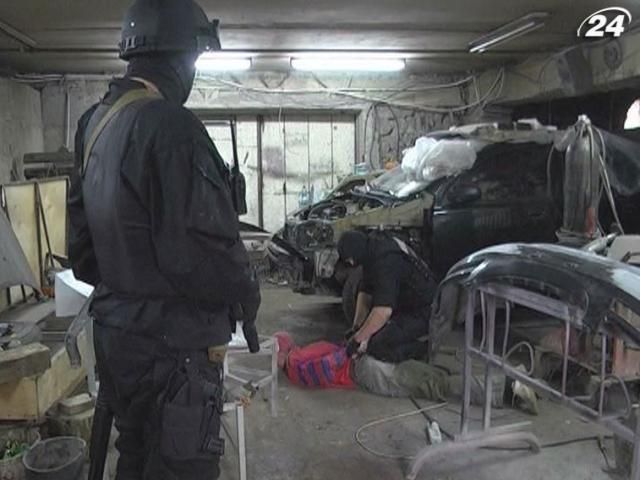 На Київщині схопили торговців зброєю і вибухівкою На Київщині схопили торговців зброєю і вибухівкою