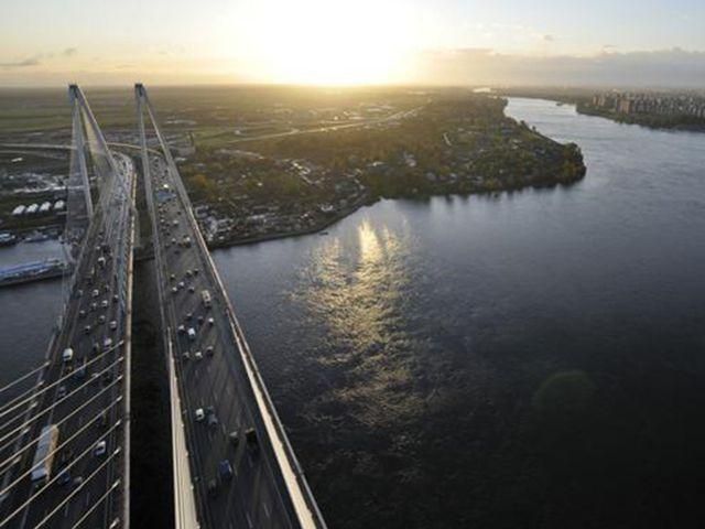 В США обрушился мост: в реке ищут людей