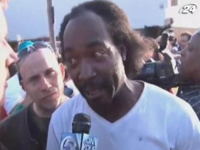 Рятівника дівчат-заручниць у США годуватимуть гамбургерами до кінця життя Рятівника дівчат-заручниць у США годуватимуть гамбургерами до кінця життя