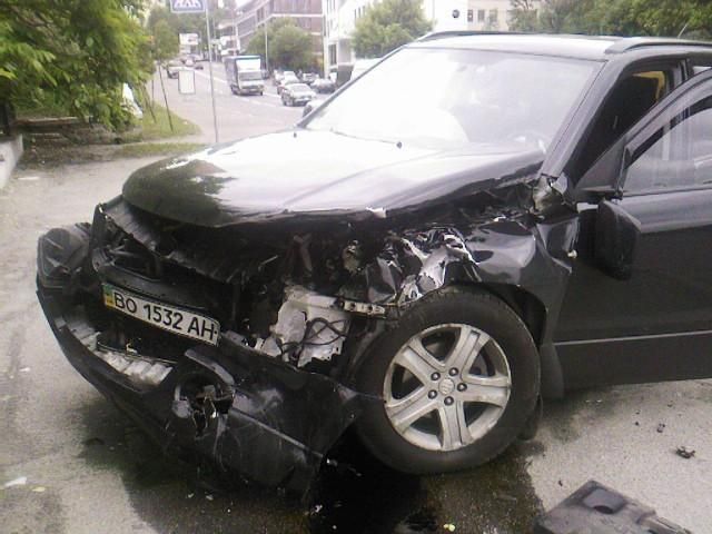 У столиці розбилися дві іномарки (Фото)