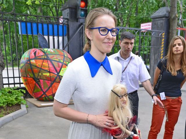 Собчак вийшла на публіку без нижньої білизни (Фото) Собчак вийшла на публіку без нижньої білизни (Фото)