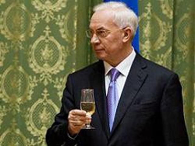 Азаров хоче, щоб українці бойкотували сайти з рекламою алкоголю і цигарок