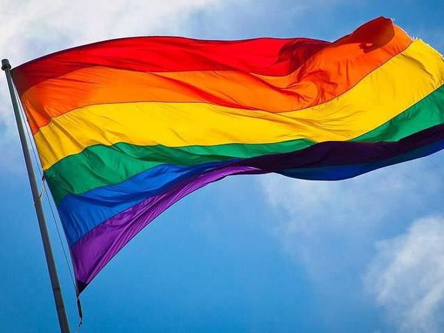 Общественные активисты собираются завтра забрасывать геев яйцами и майонезом Общественные активисты собираются завтра забрасывать геев яйцами и майонезом