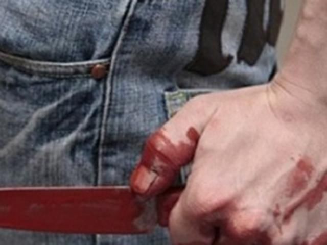 Чоловік зарізав медсестру з швидкої, яку сам викликав Чоловік зарізав медсестру з швидкої, яку сам викликав