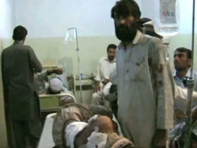Взрыв автобуса в Пакистане унес 16 детских жизней (Видео)