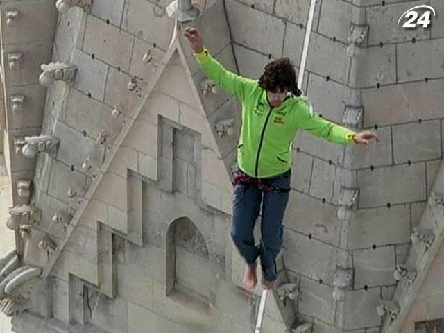 Австрийский канатоходец шокировал жителей Вены (Видео) Австрийский канатоходец шокировал жителей Вены (Видео)