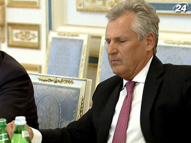 Квасьневский и Кокс приехали с визитом в Украину Квасьневский и Кокс приехали с визитом в Украину