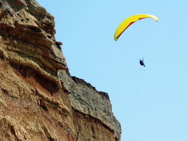 У Криму розбився литовський парапланерист У Криму розбився литовський парапланерист