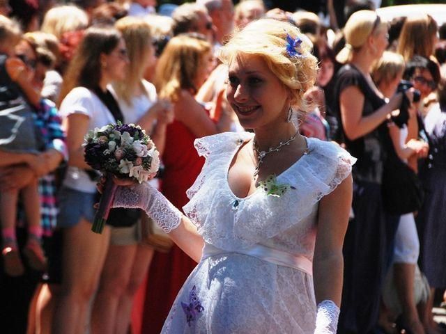 В Одесі відбувся парад вагітних наречених (Фото)