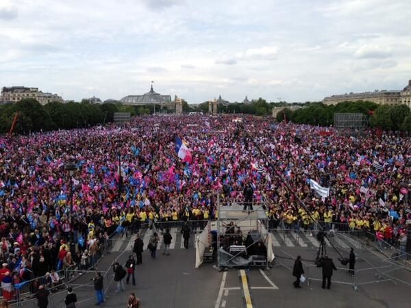 У Парижі, після майже мільйонної акції проти гей-шлюбів, затримали близько 300 людей (Фото. Відео)