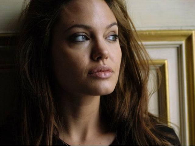 Тетя Джоли умерла от рака груди